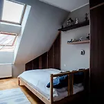 Hollo - Private Garage - A/c