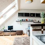 شقة Hollo - Private Garage - A/c *