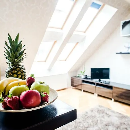 Hollo - Private Garage - A/c Apartman
