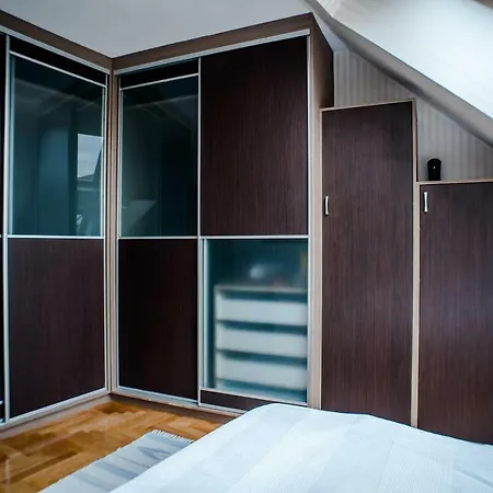 Hollo - Private Garage - A/c Apartman